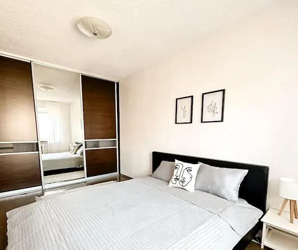 Mamasita Flat