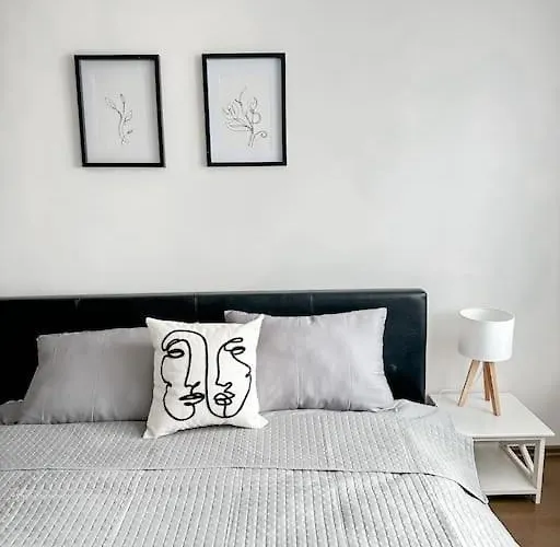 Mamasita Flat